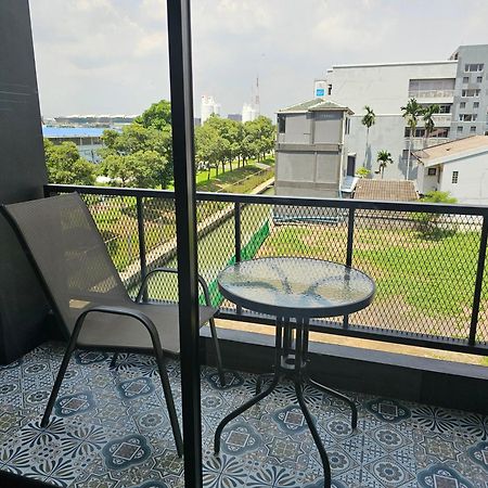 The Lantern Suites Ban Song Hong Exteriör bild