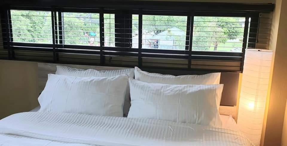 The Lantern Suites Ban Song Hong Exteriör bild