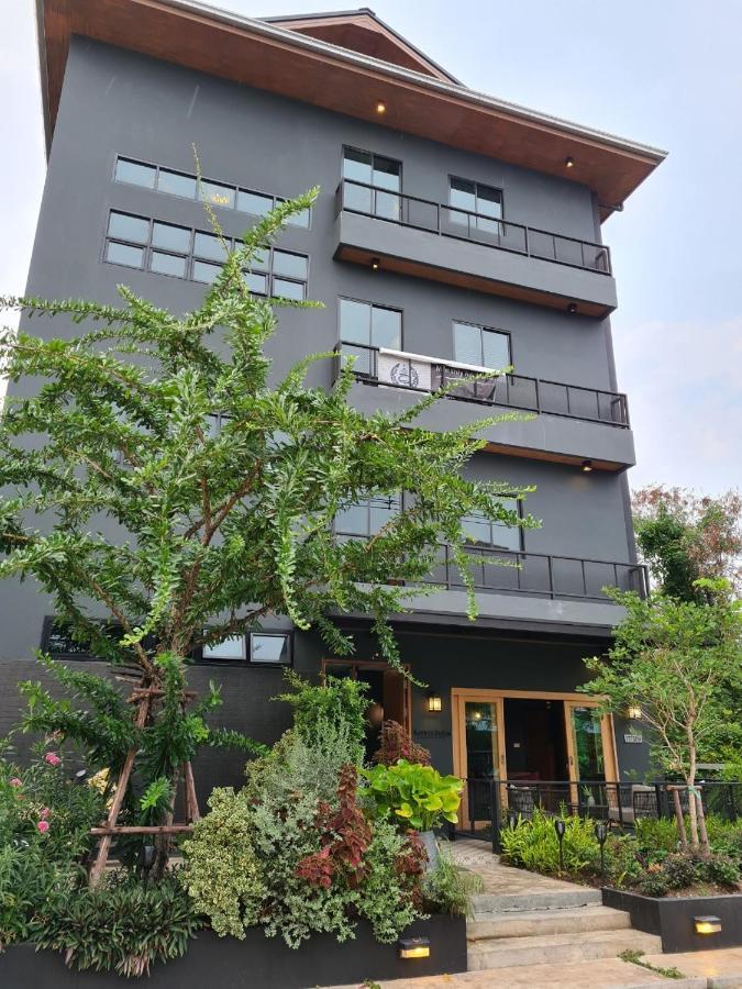 The Lantern Suites Ban Song Hong Exteriör bild