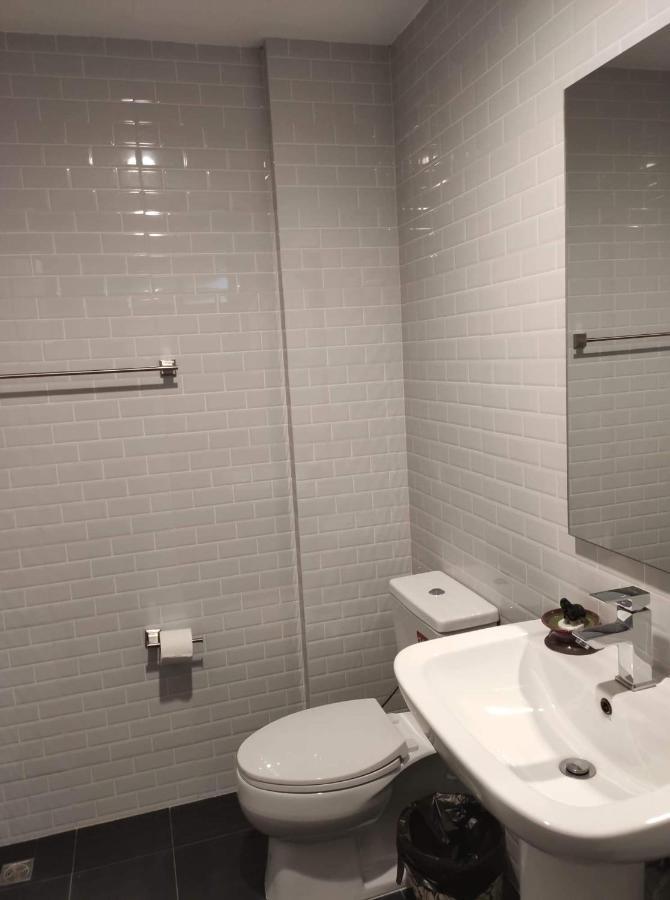 The Lantern Suites Ban Song Hong Exteriör bild