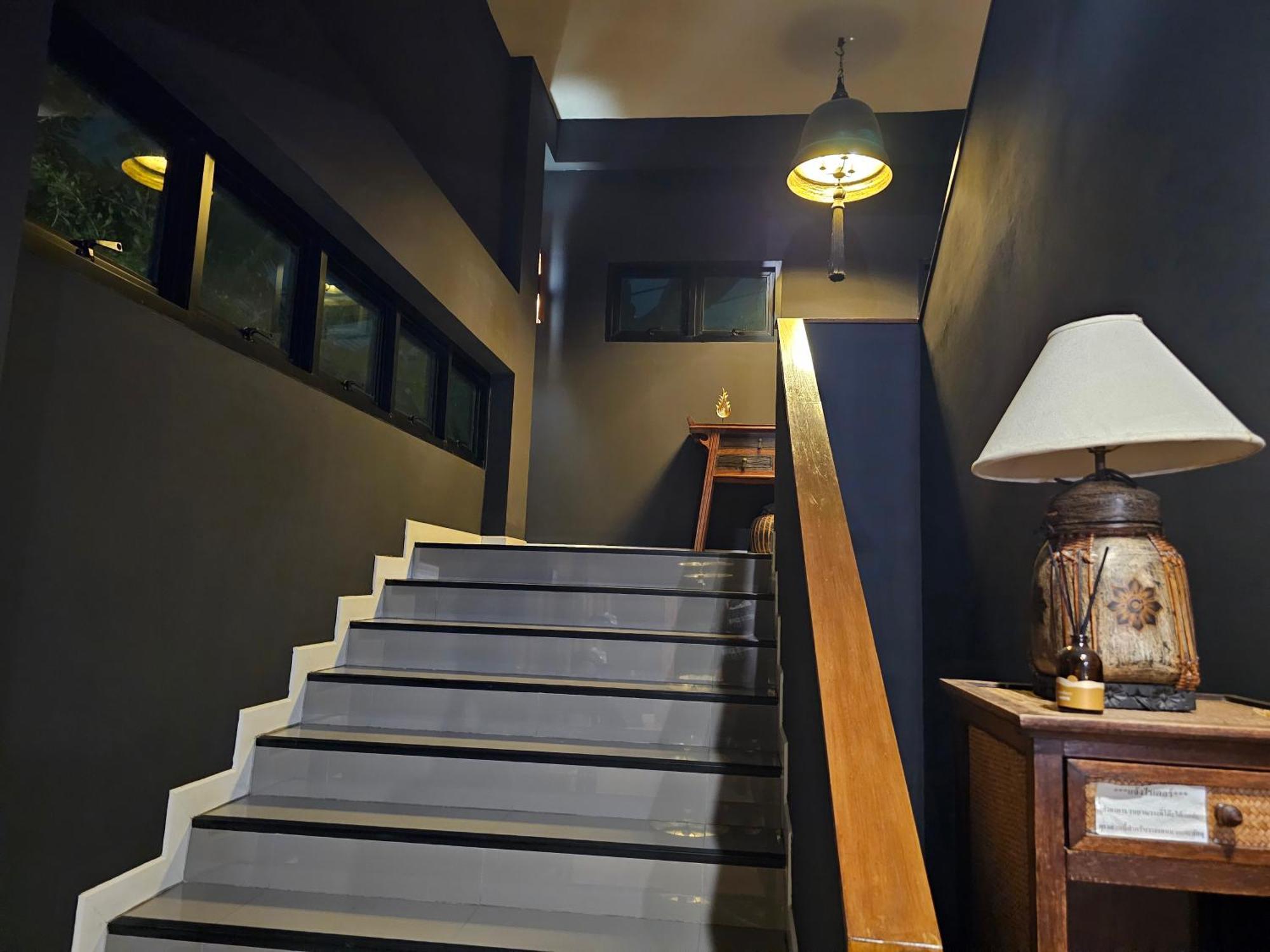 The Lantern Suites Ban Song Hong Exteriör bild