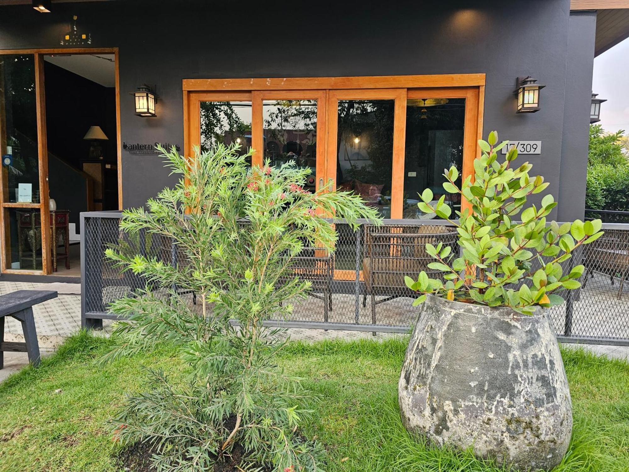 The Lantern Suites Ban Song Hong Exteriör bild