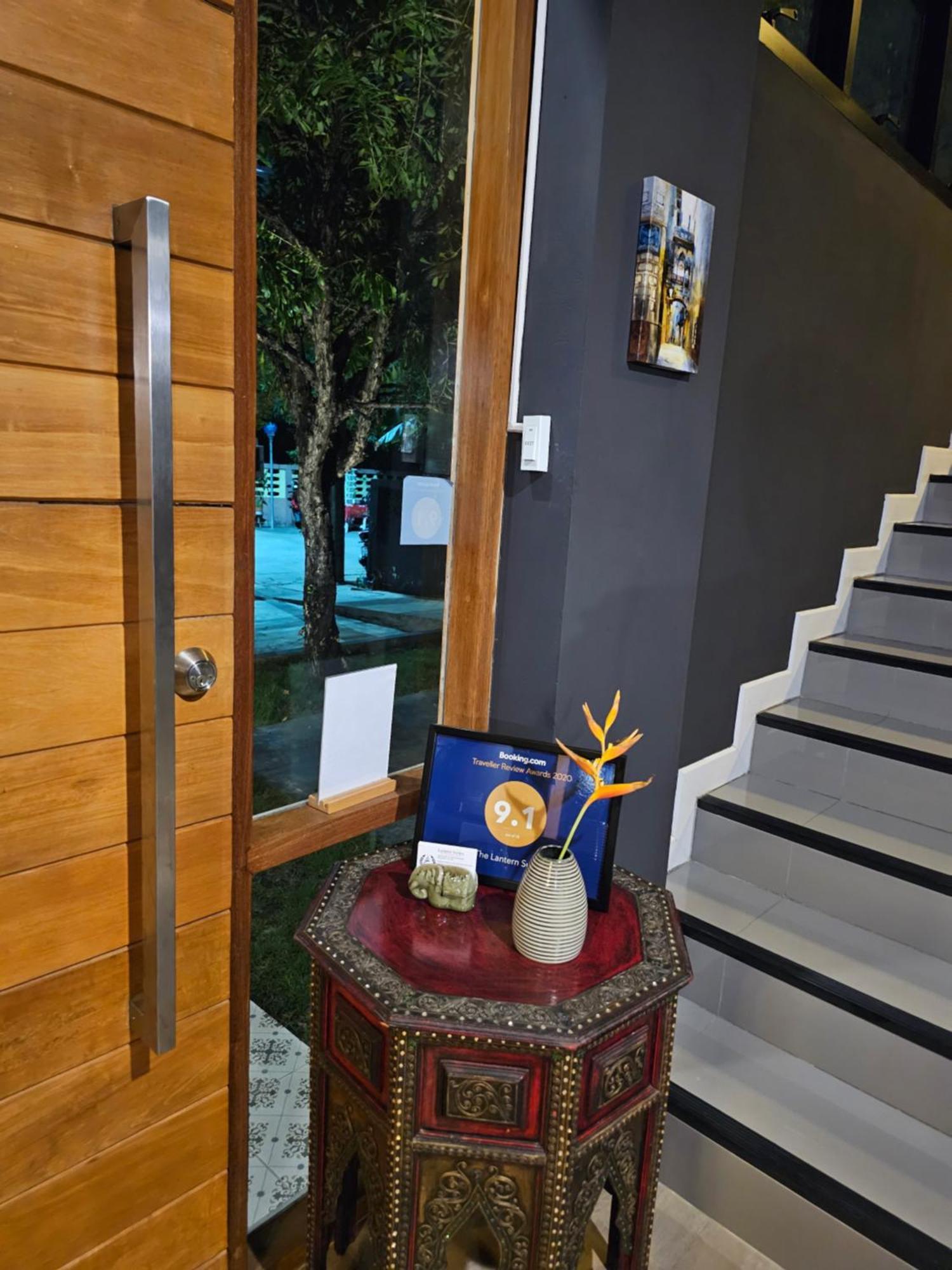 The Lantern Suites Ban Song Hong Exteriör bild