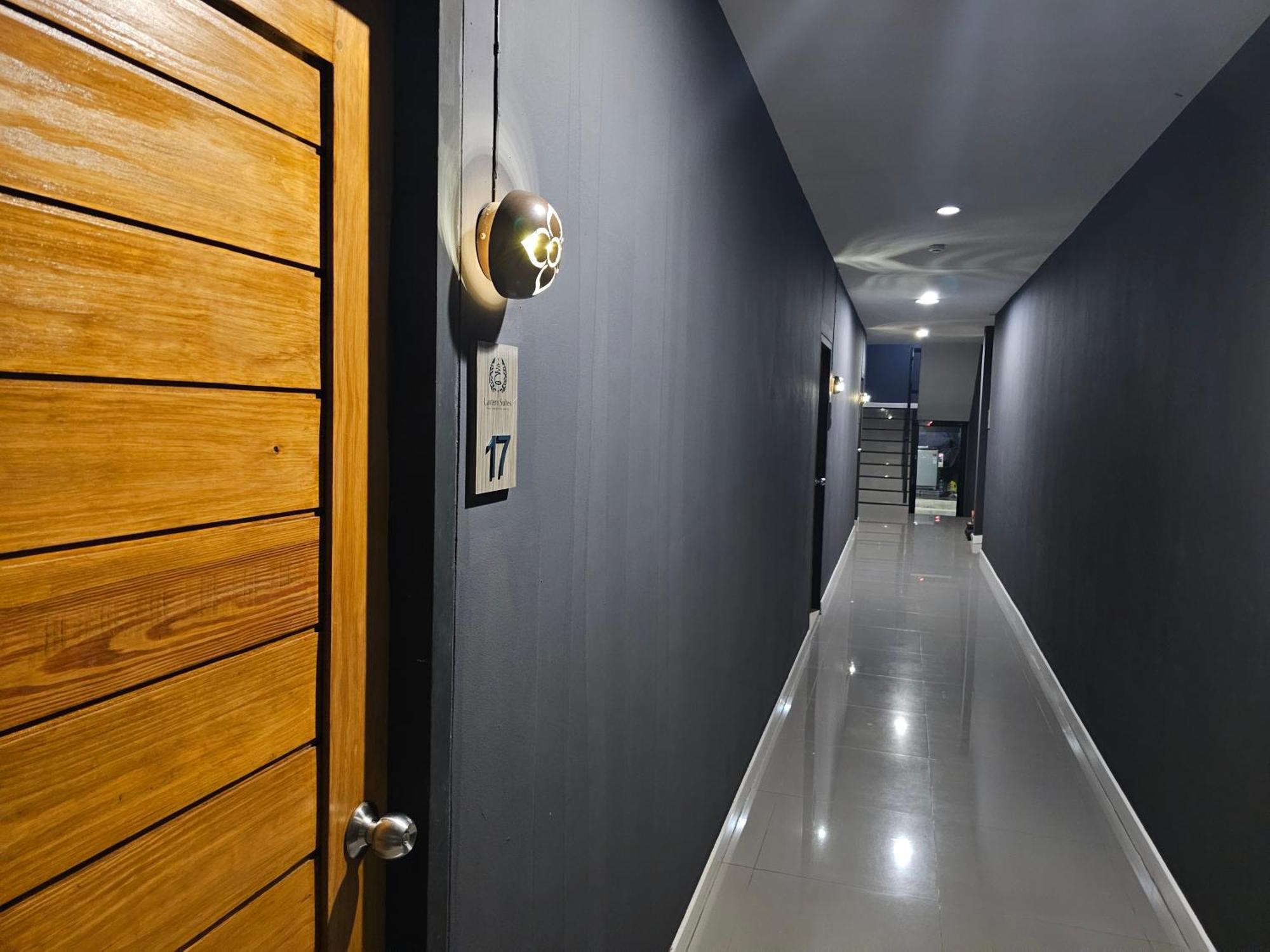 The Lantern Suites Ban Song Hong Exteriör bild