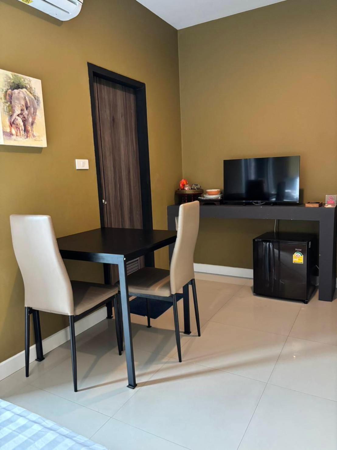 The Lantern Suites Ban Song Hong Exteriör bild