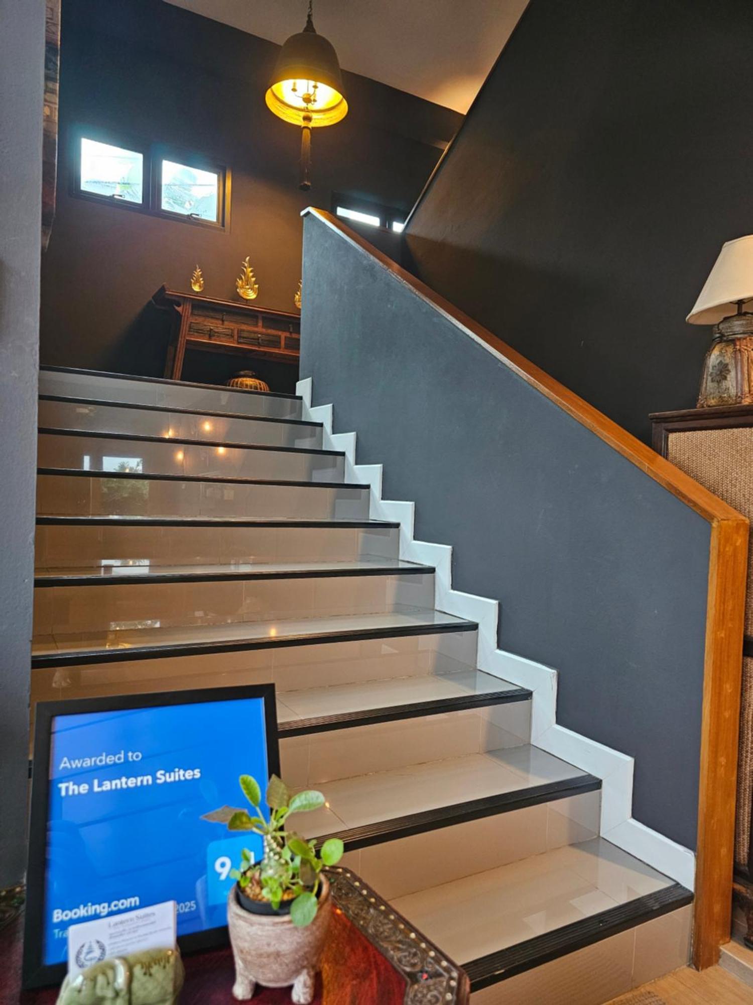 The Lantern Suites Ban Song Hong Exteriör bild