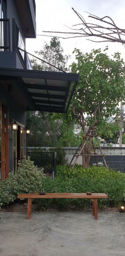 The Lantern Suites Ban Song Hong Exteriör bild